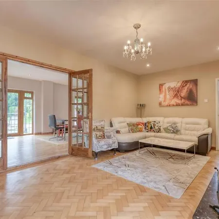 Premium 4br Family W/ Garden Annex And Gym Casa vacanze *