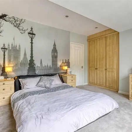 Premium 4br Family W/ Garden Annex And Gym