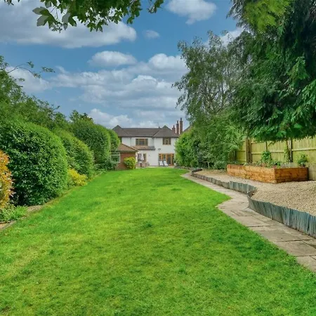 Premium 4br Family W/ Garden Annex And Gym