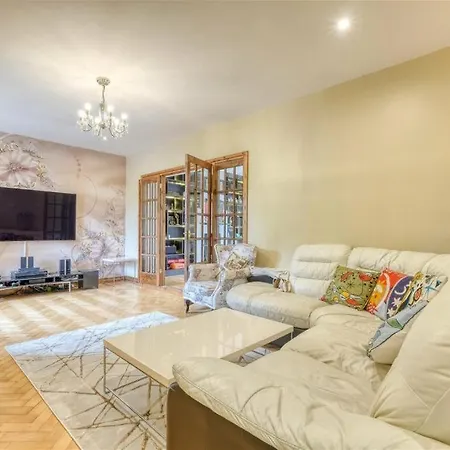 Casa vacanze Premium 4br Family W/ Garden Annex And Gym