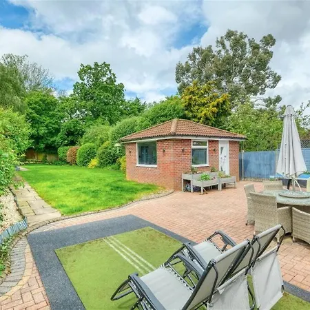 Premium 4br Family W/ Garden Annex And Gym *