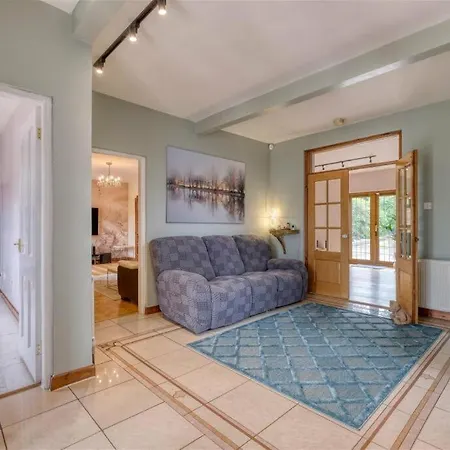 Casa vacanze Premium 4br Family W/ Garden Annex And Gym
